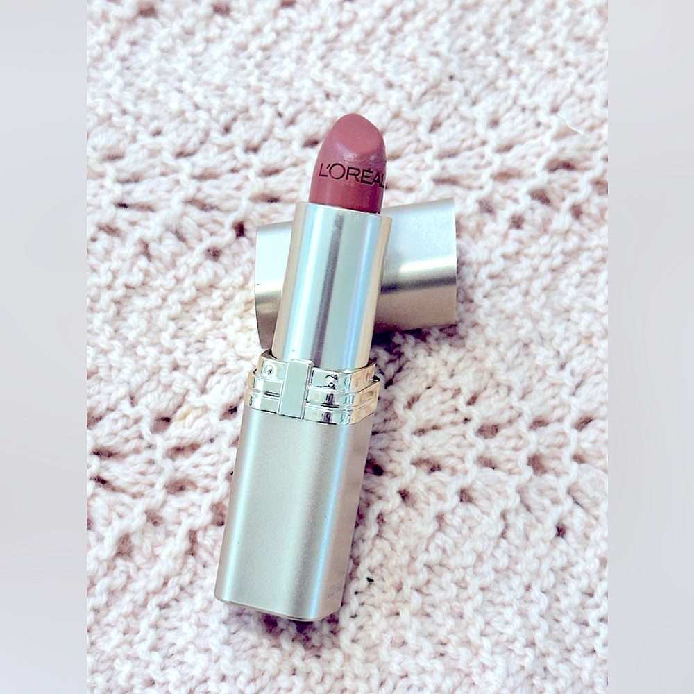 NEW:L'Oreal Paris Colour Riche Satin Moisturizing Lipstick #843 “Toasted Almond”